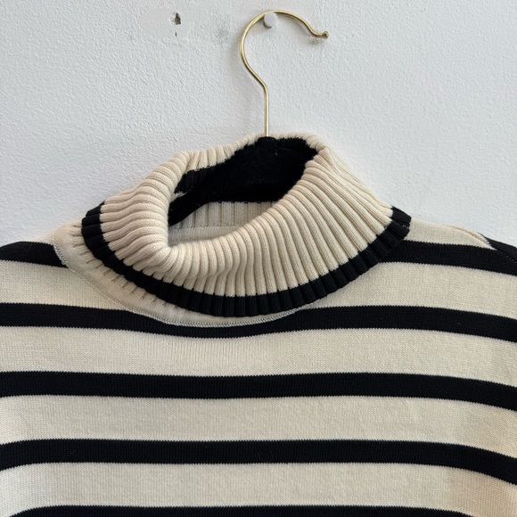 Boxy striped turtleneck sweater - Picture 8 of 10
